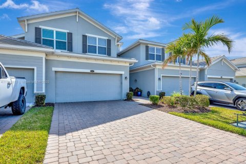House in Bradenton, Florida 3 bedrooms, 195.28 sq.m. № 1705870 - photo 2