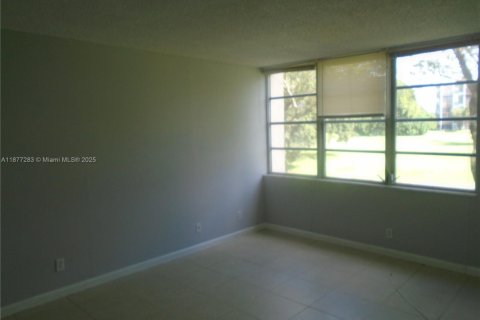 Copropriété à vendre à Lauderhill, Floride: 2 chambres, 106.65 m2 № 1923958 - photo 8