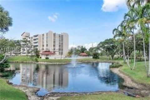 Copropriété à vendre à Lauderhill, Floride: 2 chambres, 106.65 m2 № 1923958 - photo 2