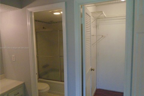 Copropriété à vendre à Lauderhill, Floride: 2 chambres, 106.65 m2 № 1923958 - photo 9