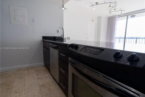 Condo in North Bay Village, Florida, 2 bedrooms № 1976212 - photo 19