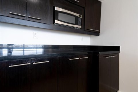 Condo in North Bay Village, Florida, 2 bedrooms № 1976212 - photo 16