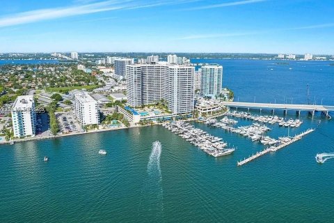 Condo in North Bay Village, Florida, 2 bedrooms № 1976212 - photo 4