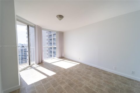 Condo in North Bay Village, Florida, 2 bedrooms № 1976212 - photo 29