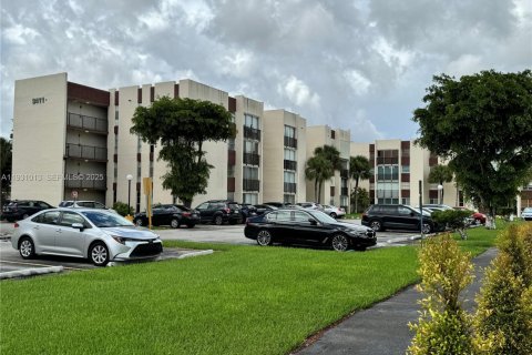 Condo in Miami, Florida, 2 bedrooms  № 1989961 - photo 28