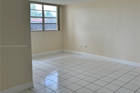 Condo in Miami, Florida, 2 bedrooms  № 1989961 - photo 24