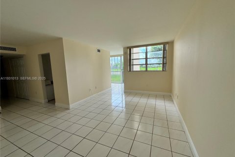 Condo in Miami, Florida, 2 bedrooms  № 1989961 - photo 2