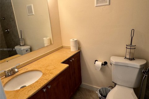 Condo in Miami, Florida, 2 bedrooms  № 1989961 - photo 5
