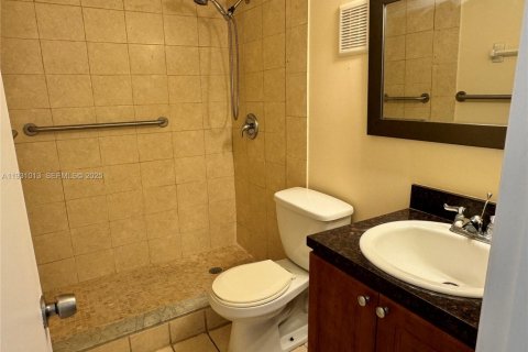 Condo in Miami, Florida, 2 bedrooms  № 1989961 - photo 6