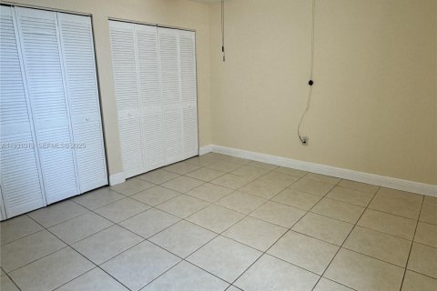 Condo in Miami, Florida, 2 bedrooms  № 1989961 - photo 7