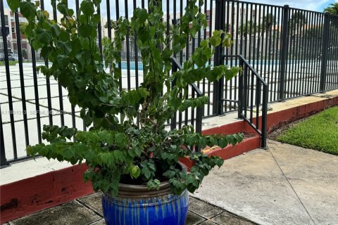 Condo in Miami, Florida, 2 bedrooms  № 1989961 - photo 19