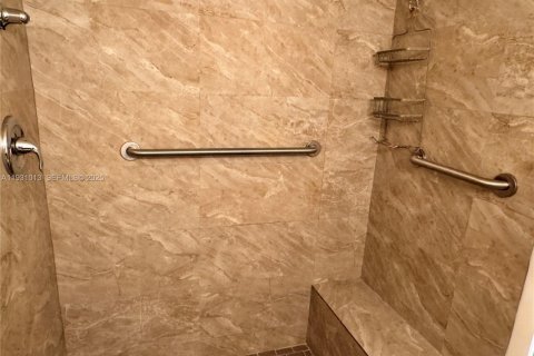 Condo in Miami, Florida, 2 bedrooms  № 1989961 - photo 8