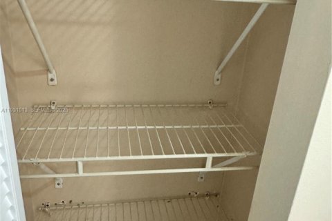 Condo in Miami, Florida, 2 bedrooms  № 1989961 - photo 16