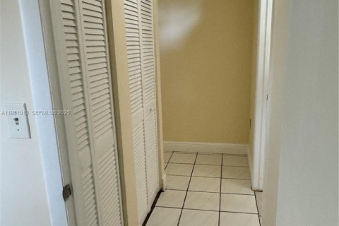 Condo in Miami, Florida, 2 bedrooms  № 1989961 - photo 20