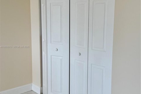 Condo in Miami, Florida, 2 bedrooms  № 1989961 - photo 25