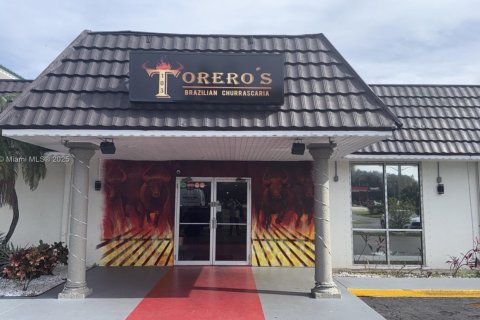 Commercial property in St. Lucie, Florida № 1939620 - photo 1