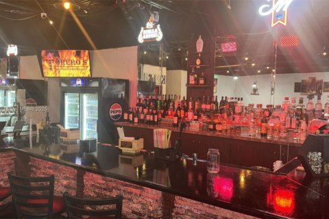 Commercial property in St. Lucie, Florida № 1939620 - photo 4