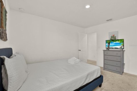 House in Davenport, Florida 4 bedrooms, 285.12 sq.m. № 2222255 - photo 24