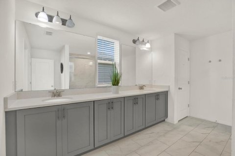 House in Davenport, Florida 4 bedrooms, 285.12 sq.m. № 2222255 - photo 18