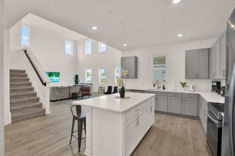 House in Davenport, Florida 4 bedrooms, 285.12 sq.m. № 2222255 - photo 9