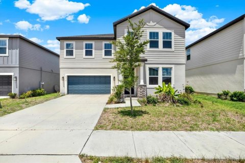 House in Davenport, Florida 4 bedrooms, 285.12 sq.m. № 2222255