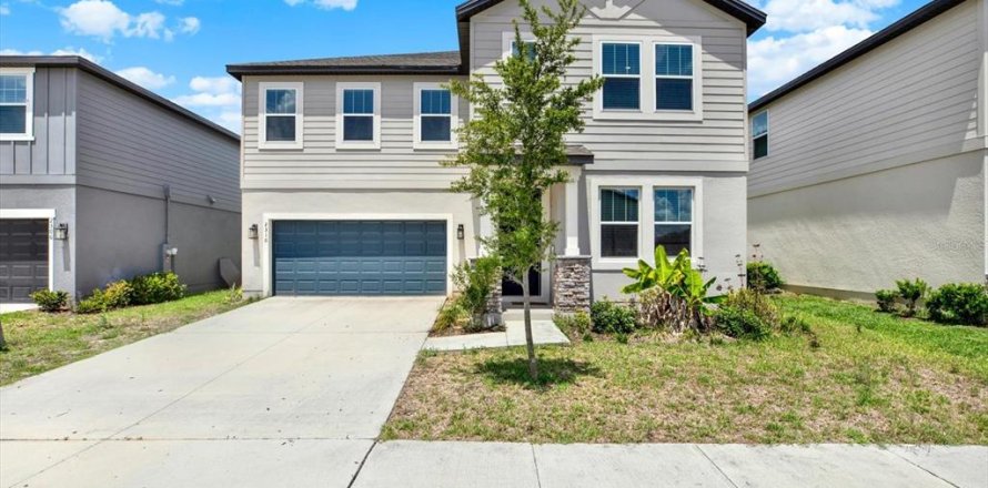 House in Davenport, Florida 4 bedrooms, 285.12 sq.m. № 2222255