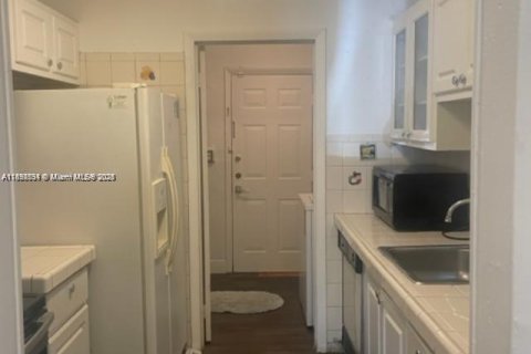 House in Miami Gardens, Florida 3 bedrooms, 166.85 sq.m. № 1944158 - photo 2
