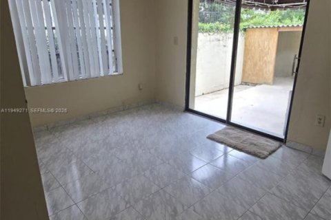 Снять в аренду виллу или дом в Майами, Флорида 3 спальни, 181.25м2, № 2005123 - фото 21