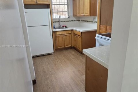 Снять в аренду виллу или дом в Майами, Флорида 3 спальни, 181.25м2, № 2005123 - фото 12