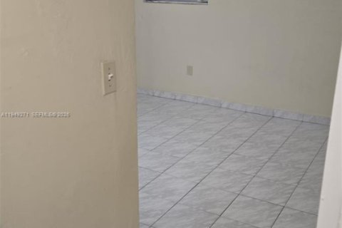 Снять в аренду виллу или дом в Майами, Флорида 3 спальни, 181.25м2, № 2005123 - фото 6