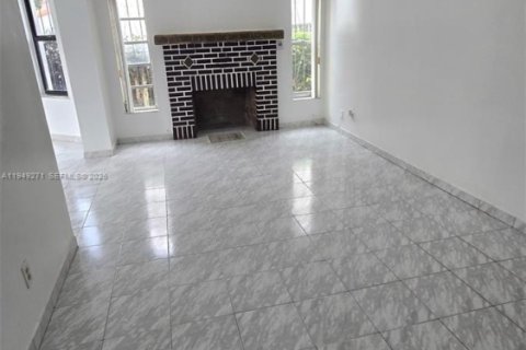 Снять в аренду виллу или дом в Майами, Флорида 3 спальни, 181.25м2, № 2005123 - фото 3