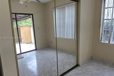 Снять в аренду виллу или дом в Майами, Флорида 3 спальни, 181.25м2, № 2005123 - фото 18