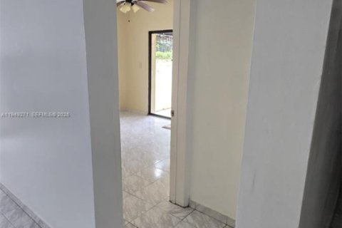 Снять в аренду виллу или дом в Майами, Флорида 3 спальни, 181.25м2, № 2005123 - фото 22