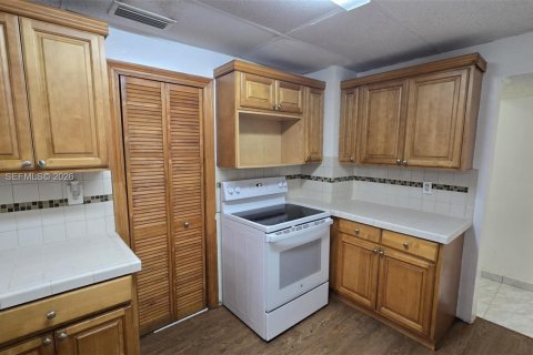 Снять в аренду виллу или дом в Майами, Флорида 3 спальни, 181.25м2, № 2005123 - фото 10