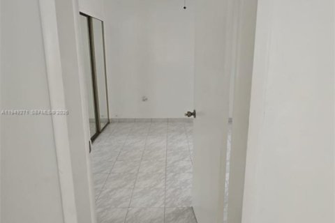 Снять в аренду виллу или дом в Майами, Флорида 3 спальни, 181.25м2, № 2005123 - фото 17