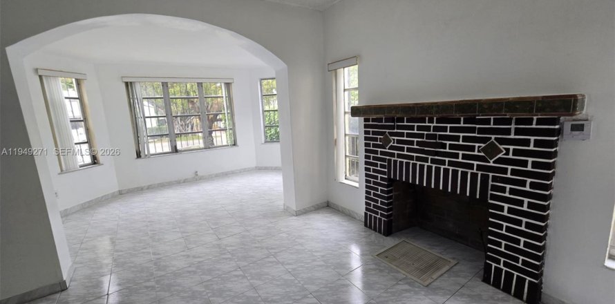 Дом в Майами, Флорида 3 спальни, 181.25м2 № 2005123