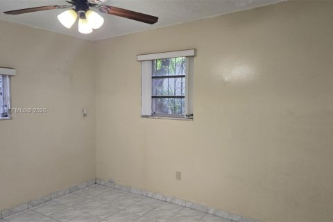 Снять в аренду виллу или дом в Майами, Флорида 3 спальни, 181.25м2, № 2005123 - фото 4