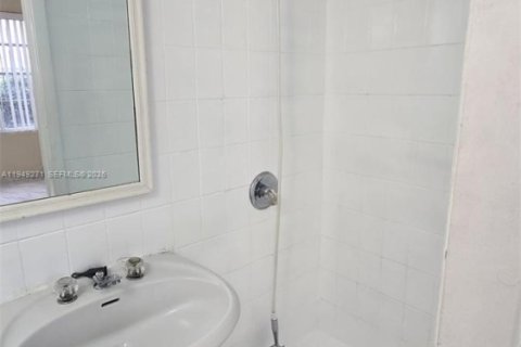 Снять в аренду виллу или дом в Майами, Флорида 3 спальни, 181.25м2, № 2005123 - фото 20