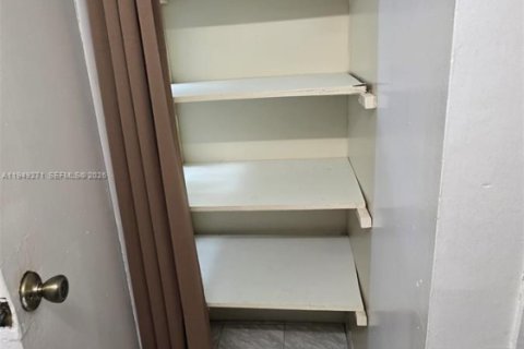 Снять в аренду виллу или дом в Майами, Флорида 3 спальни, 181.25м2, № 2005123 - фото 8