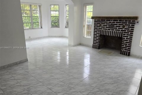 Снять в аренду виллу или дом в Майами, Флорида 3 спальни, 181.25м2, № 2005123 - фото 2
