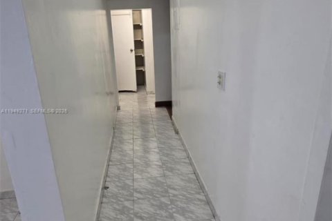 Снять в аренду виллу или дом в Майами, Флорида 3 спальни, 181.25м2, № 2005123 - фото 13