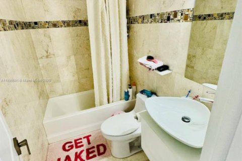 Villa ou maison à louer à Surfside, Floride: 4 chambres, 260.13 m2 № 1951243 - photo 25