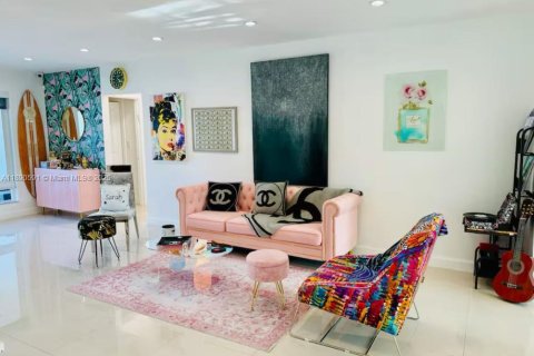 Villa ou maison à louer à Surfside, Floride: 4 chambres, 260.13 m2 № 1951243 - photo 3