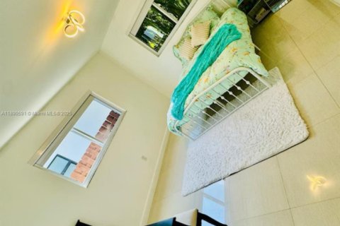 Villa ou maison à louer à Surfside, Floride: 4 chambres, 260.13 m2 № 1951243 - photo 6