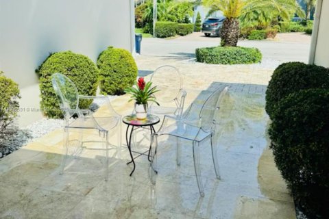 Villa ou maison à louer à Surfside, Floride: 4 chambres, 260.13 m2 № 1951243 - photo 24