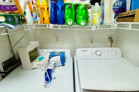 Villa ou maison à louer à Surfside, Floride: 4 chambres, 260.13 m2 № 1951243 - photo 15