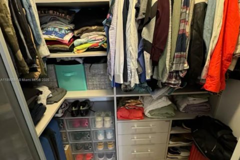 Villa ou maison à louer à Surfside, Floride: 4 chambres, 260.13 m2 № 1951243 - photo 16