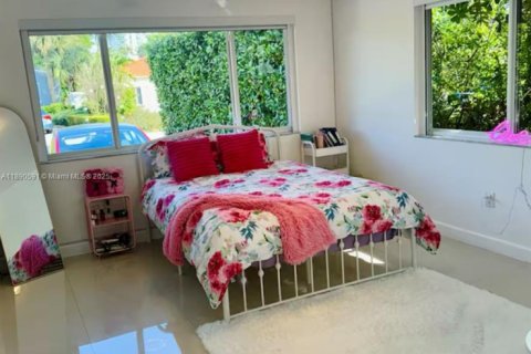 Villa ou maison à louer à Surfside, Floride: 4 chambres, 260.13 m2 № 1951243 - photo 22