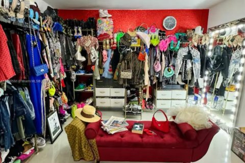 Villa ou maison à louer à Surfside, Floride: 4 chambres, 260.13 m2 № 1951243 - photo 10