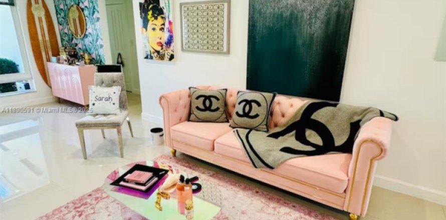 Villa ou maison à Surfside, Floride 4 chambres, 260.13 m2 № 1951243